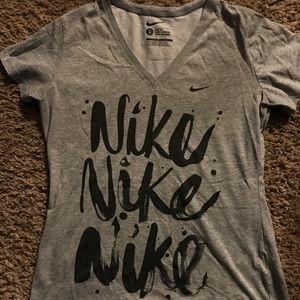 Women’s Nike V-Neck T-Shirt Large